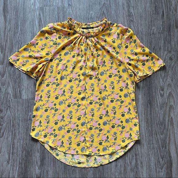 T Tahari Wallflower Floral Ruffle Neck Top - Picture 3 of 8